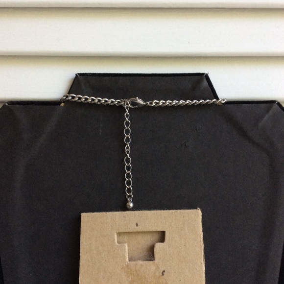 Fashion Jewelry Necklace w/Pearls & Rhinestones. Pretty. - Picture 8 of 9